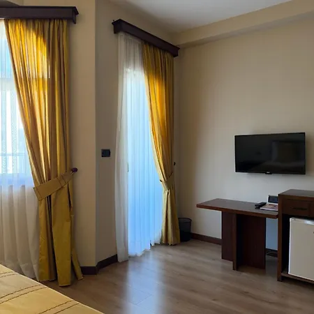 فندق Rritja E Koranit 4*