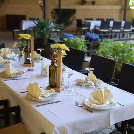 Szálloda Rritja E Koranit 4*