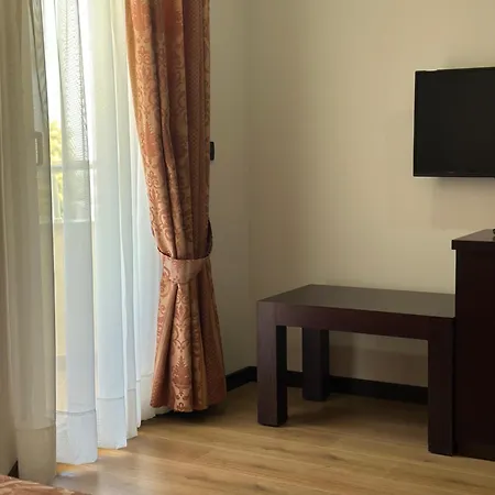 Szálloda Rritja E Koranit 4*